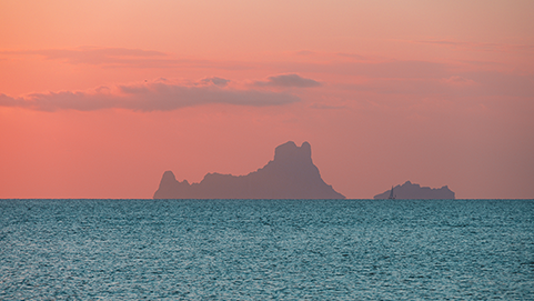 Rent a boat in Formentera | Sunseeker 45