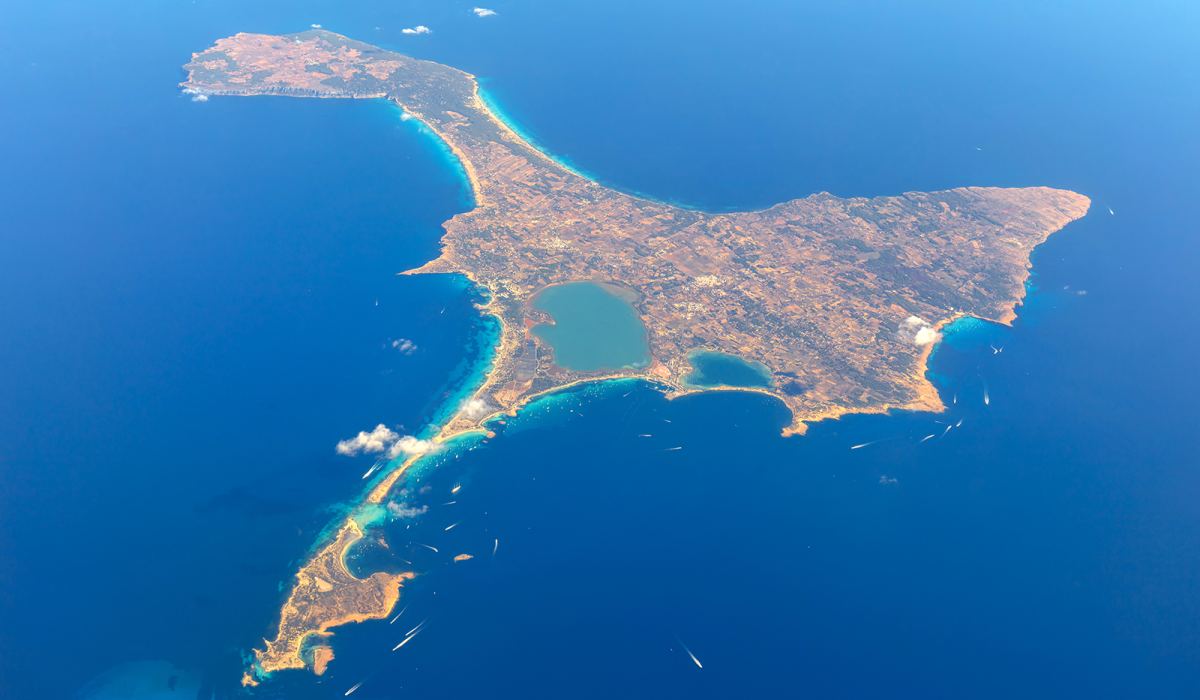 Appartamenti in affitto a Es Pujols, Formentera. Nella foto l'isola vista dall'aereo.