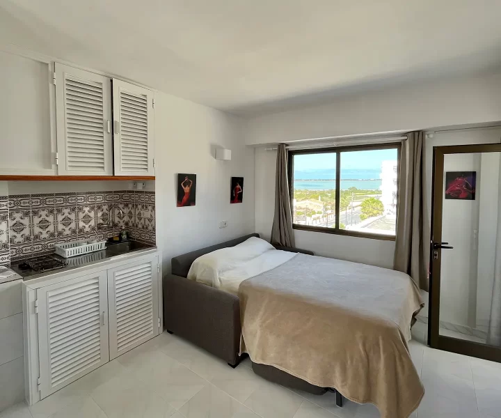 Living con divano a Letto matrimoniale | Studio Lago | Formentera | Es Pujols